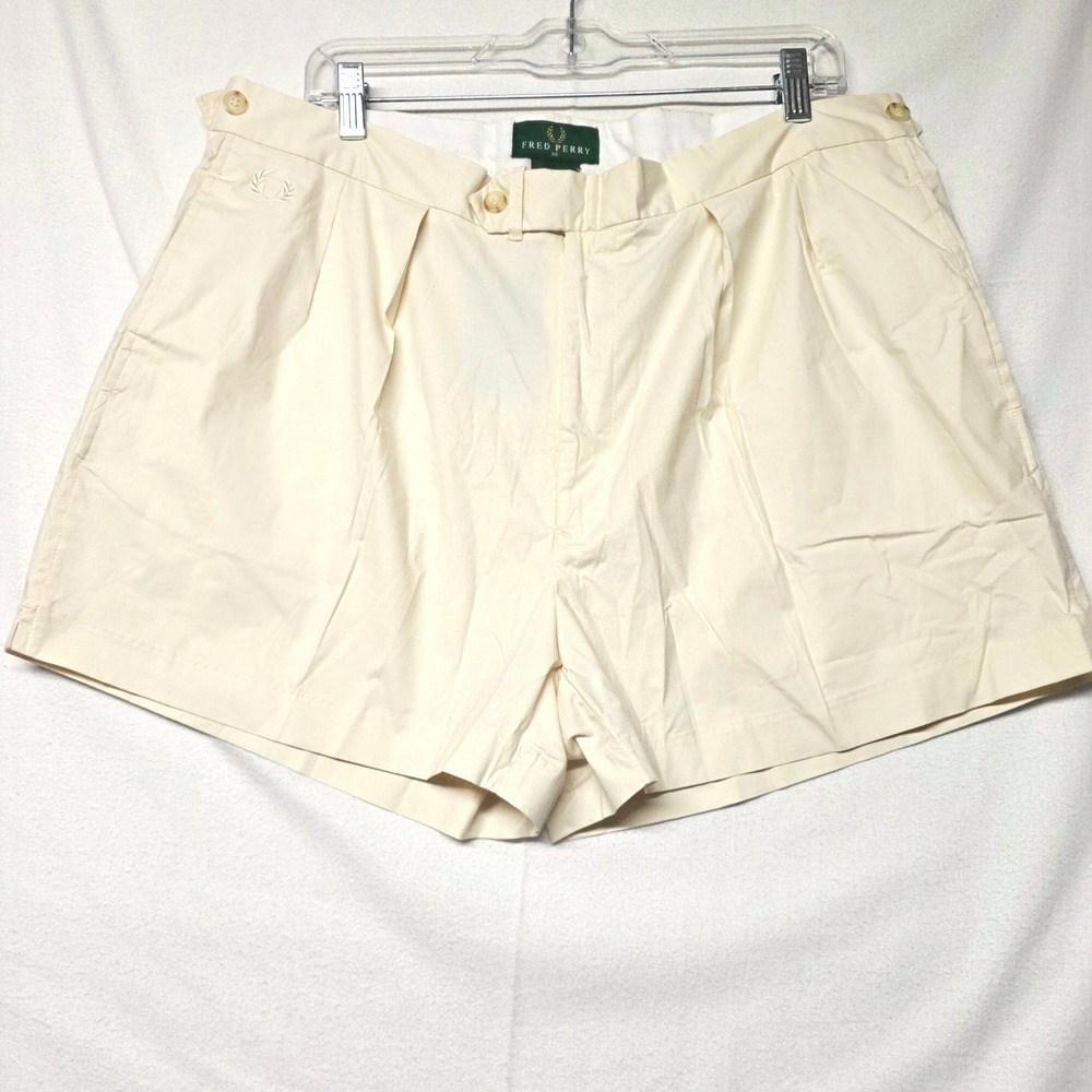 Fred Perry Pleated Shorts Mens 38 Cream MS 601 Laurel Wreath Preppy Cotton Blend